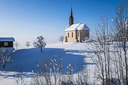Kapelle in einer Winterlandschaft oberhalb Dornbirns Richtung Bödele, Dornbirn, Vorarlberg, Österreich