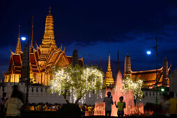 Abendlicher Blick zum Wat Phra Kaeo, Bangkok, Thailand