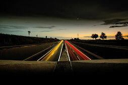 Autobahn A99 im Abendlicht, München, Aubing, Bayern, Deutschland