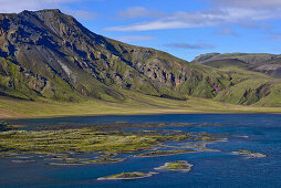 Islands in the lake Frostastadavatn between Landmannalaugar and Fjallabak, Highlands, Southern Iceland, Iceland, Europe