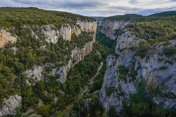 Canyon Foz de Arbayún with Río Salazar, La Sierra de Leyre, Pyrenees, Navarra, Spain