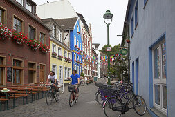 Kreuzstraße with students' pub Blaue Haus , Muenster , Muensterland , North Rhine-Westphalia , Germany , Europe