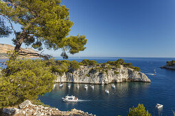 Calanque Port-Miou und Bucht von Cassis, Baie de Cassis, Cap de Aigle, Kap, Bouches-du-Rhone, Côte d Azur, Mittelmeer, Provence, Frankreich, Europa