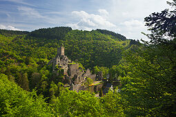 Niederburg castle, near Manderscheid, Eifelsteig hiking trail, Vulkaneifel, Eifel, Rhineland-Palatinate, Germany