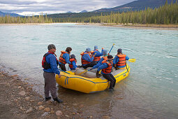 Rafting am Athabasca River, Jasper National Park, Rocky Mountains, Alberta, Kanada