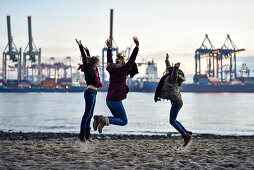 3 girls at the Elbe River beach, Oevelgoenne, Hamburg, Germany, Europe