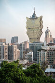 Blick zum Grand Lisboa Casino von portugiesischer Felsenfestung Monte Fort, Macau, China, Asien