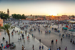 Gauklerplatz am Abend, Djemaa el Fna, UNESCO Weltkulturerbe, Marrakesch, Marokko