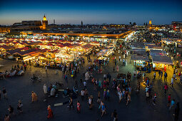 Gauklerplatz am Abend, Djemaa el Fna, UNESCO Weltkulturerbe, Marrakesch, Marokko
