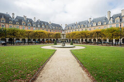 Place des Vosges, Marais, Paris, Ile-de-France, France