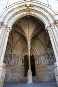 Wallfahrtskirche, Fassade und Vorhalle, gotisches Mittelschiff, Saint Martin, Candes-Saint-Martin, Centre-Val-de-Loire, Loire Region, Frankreich