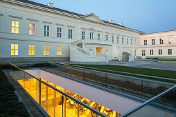 Schloss Herrenhausen, Herrenhäuser Gärten, Museum, Barockanlage, Schlosstreppe, Lichthöfe, Lichtbänder, Blick ins Auditorium, Parterre, Tageszentrum, Hannover, Niedersachsen, Deutschland