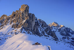 Alpine hut in front of Nuvolau, Ra Gusela and Tofana, Dolomites, UNESCO World Heritage Dolomites, Venetia, Italy