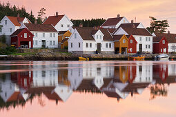 traditionelle Häuser, Svennvikbukta, Spangereid, Vest Agder, Norwegen