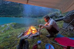 Lagerfeuer, Lager, Lovatnet, Sogn og Fjordane, Norwegen