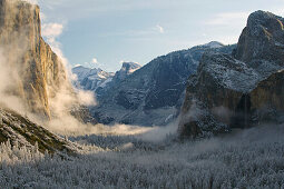 Blick vom Tunnel View auf Yosemite Valley , Half Dome , El Capitan , Bridalveil Fall , Wintereinbruch , Yosemite National Park , Sierra Nevada , Kalifornien , U.S.A. , Amerika