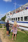 Dampfschiff Ceres in der Schleuse im Göta-Kanal bei Berg, bei Linköping, Östergötland, Südschweden, Schweden, Skandinavien, Nordeuropa, Europa