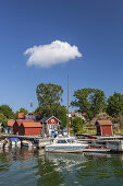 Hafen in Berg auf der Insel Möja im Stockholmer Schärengarten, Stockholms skärgård, Uppland, Stockholms län, Südschweden, Schweden, Skandinavien, Nordeuropa, Europa