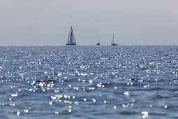 Segelboot auf der Ostsee vor der Insel Als, Dänische Südsee, Süddänemark, Dänemark, Nordeuropa, Europa