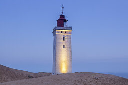 Leuchtturm Rubjerg Knude Fyr in den Dünen von Rubjerg Knude zwischen Lønstrup und Løkken, Nordjylland, Jylland, Dänemark, Nordeuropa, Europa