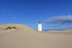 Leuchtturm Rubjerg Knude Fyr in den Dünen von Rubjerg Knude zwischen Lønstrup und Løkken, Nordjylland, Jylland, Dänemark, Nordeuropa, Europa