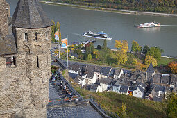 Blick von Burg Stahleck auf Bacharach am Rhein, Oberes Mittelrheintal, Rheinland-Pfalz, Deutschland, Europa