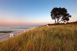 Beach and house with thatched roof near Ahrenshoop, Fischland, Mecklenburg-West Pomerania, Germany