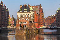 Wasserschloss in der Speicherstadt am Wandrahmsfleet, Hansestadt Hamburg, Norddeutschland, Deutschland, Europa