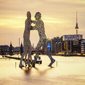 Moelecular Man, Sculture by Jonantan Borifsky, Oberbaumbruecke, Oberbaum Bridge, Alex, Spree, Berlin