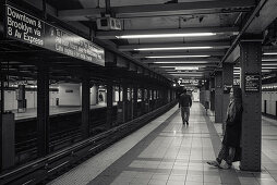 In der U-Bahn Station, Stadt New York, New York, USA