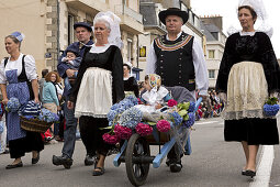 Parade, das Fest der blauen Netze in Concarneau, Bretagne, Frankreich