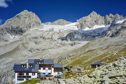 Hut Plauener Huette with Kuchelmooskopf and Reichenspitze, hut Plauener Huette, Reichenspitze group, Zillertal Alps, Tyrol, Austria