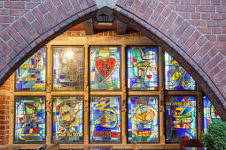 Fenster der Backsteinhäuser in der Böttcherstraße, Hansestadt Bremen, Norddeutschland, Deutschland, Europa