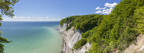 Blick von der Ernst-Moritz-Arndt-Sicht auf die Kreideküste, Sassnitz, Halbinsel Jasmund, Insel Rügen, Ostseeküste, Vorpommern, Mecklenburg-Vorpommern, Norddeutschland, Deutschland, Europa