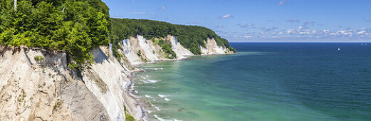 Blick von der Ernst-Moritz-Arndt-Sicht auf die Kreideküste, Sassnitz, Halbinsel Jasmund, Insel Rügen, Ostseeküste, Vorpommern, Mecklenburg-Vorpommern, Norddeutschland, Deutschland, Europa