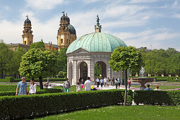 Hofgarten und Theatinerkirche, München, Bayern, Deutschland