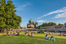 Blick von James-Simon-Park Richtung Berliner Dom, Museumsinsel, Mitte, Berlin, Deutschland