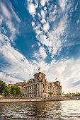 Reichstag und Spree, Mitte, Berlin, Deutschland