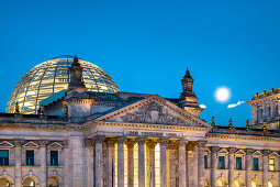 Vollmond über Reichstag, Mitte, Berlin, Deutschland