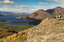 Diamond Lake Wanderweg, Wanderer, Rast, Lake Wanaka, Otago, Südinsel, Neuseeland