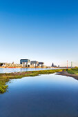 Blick über Rhein zum Rheinauhafen mit Kranhäusern, Dom, Köln, Nordrhein-Westfalen, Deutschland