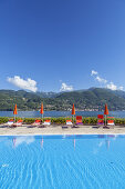 Pool in Portese mit Blick auf Gardone Riviera am Gardasee, Oberitalienische Seen, Lombardei, Norditalien, Italien, Südeuropa, Europa