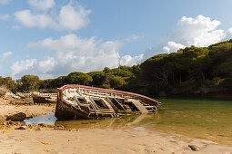 shipwreck, puerto pequero, fishing port, Cabo de Roche, near Conil, Costa de la Luz, Atlantic Ocean, Cadiz province, Andalucia, Spain, Europe