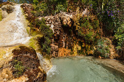 Wasserfall und Quelle, Hochebene von La Muela, Santa Lucia, bei Conil, Costa de la Luz, Provinz Cadiz, Andalusien, Spanien, Europa