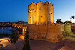 Puente Romano, Brücke, Rio Guadalquivir, Fluss, Torre La Calahorra, Festungssturm, historisches Stadtzentrum von Cordoba, UNESCO Welterbe, Cordoba, Andalusien, Spanien, Europa