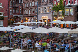 Restaurants am Stintmarkt, Alter Hafen, Hansestadt Lüneburg, Niedersachsen, Norddeutschland, Deutschland, Europa