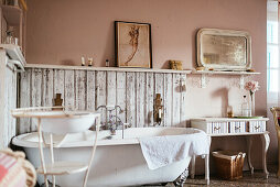 Shabby Chic Bathroom, Casa Rosalie, Colle San Bartolomeo, Liguria, Italy, Europe