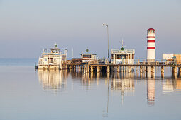 Bootsanleger am Leuchtturm Podersdorf am Neusiedler See, Burgenland, Ostösterreich, Österreich, Europa