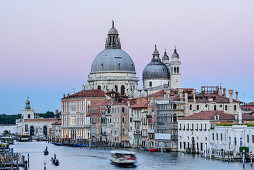 Canale Grande mit Santa Maria della Salute, Venedig, UNESCO Weltkulturerbe Venedig, Venetien, Italien