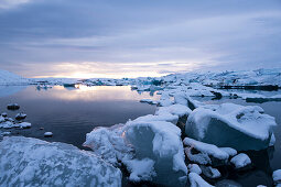 Jökulsárlón (Jokulsarlon) Glacier Lagoon in snowy winter landscape during the last light of the day, Jökulsárlón (Jokulsarlon), Iceland, Europe